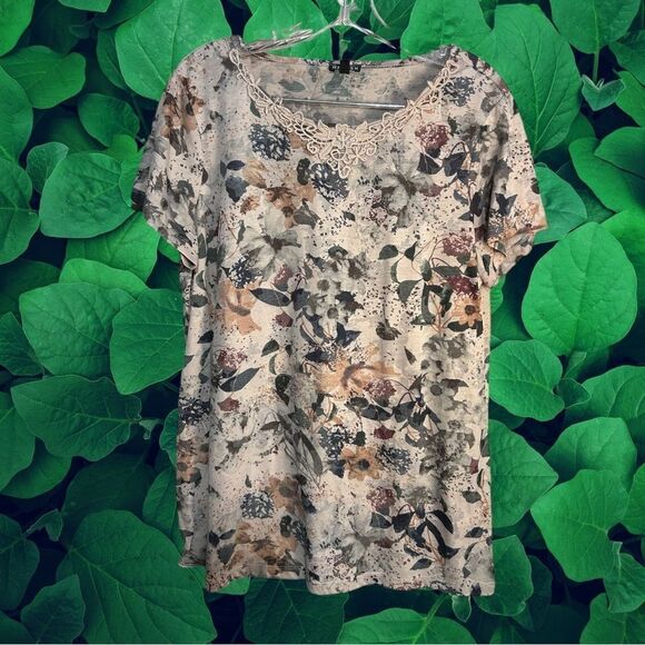 5 for $25🔥Hannah Prink Floral Short Sleeve T-Shirt Large - Picture 1 of 5